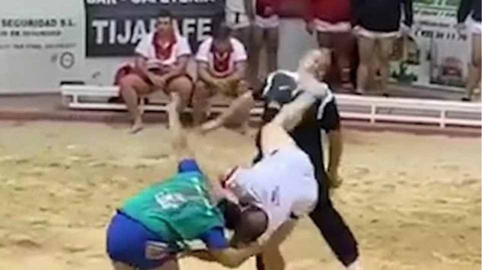 Τρομακτικός τραυματισμός για διαιτητή – Του έσπασε το σαγόνι από κλωτσιά (βίντεο)